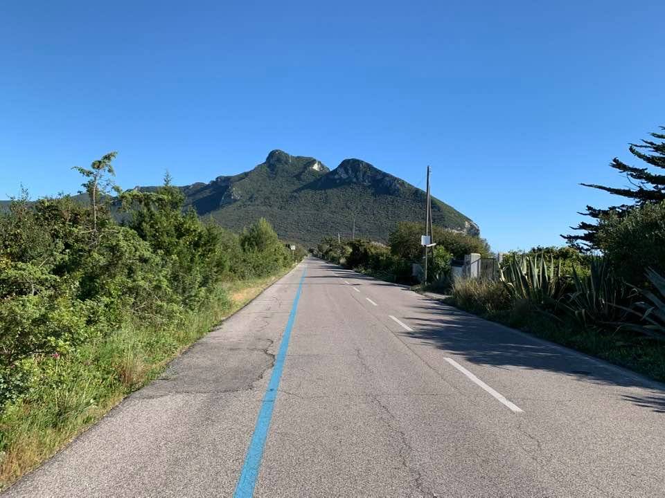 Passerella sulle dune dal giardino della villa al mare, donna condannata a due mesi e multata
