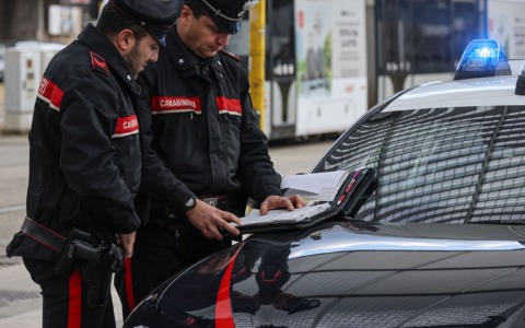 Paura in un supermercato nel fiorentino, sorpreso a rubare aggredisce addetto alla sicurezza