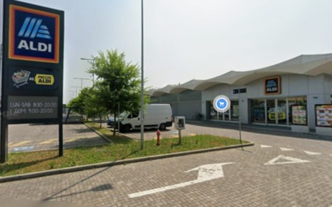 Paura nei supermercati della Lomellina: due rapine a mano armata in meno di 24 ore