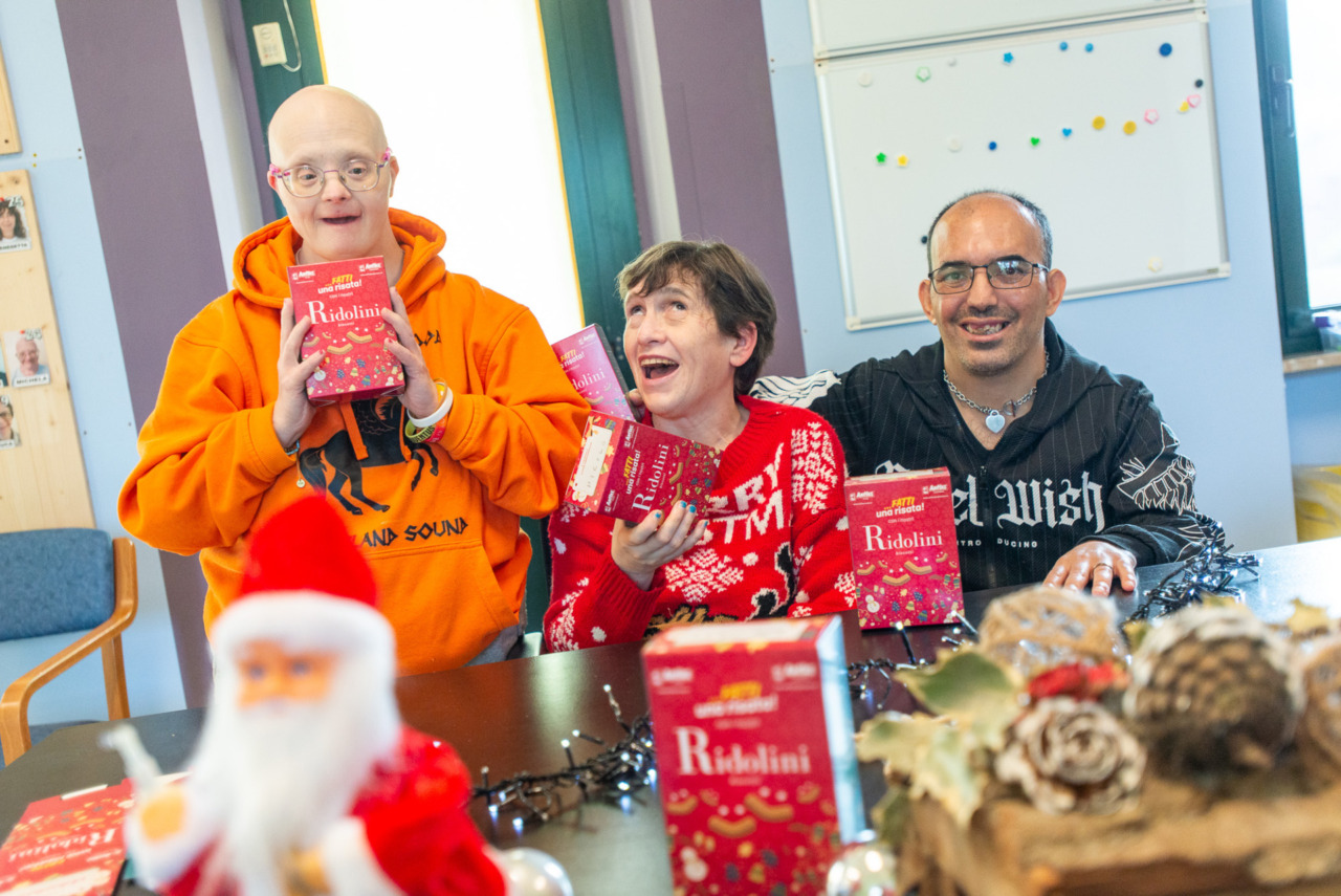 Per Natale 2025 tornano i biscotti solidali Ridolini di Anffas Novara e Borgomanero