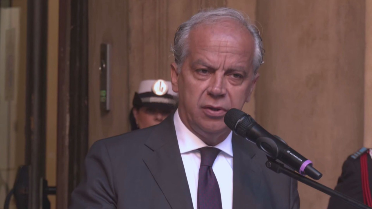 Piantedosi replica a Lepore: “le condizioni per giocare la partita ci sono, e comunque il sindaco può vietarla”