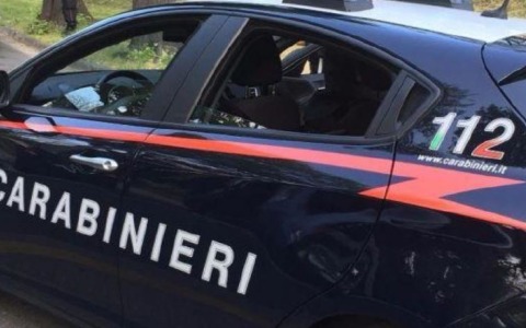 Picchia la compagna, arrestato dai carabinieri un uomo di 51 anni