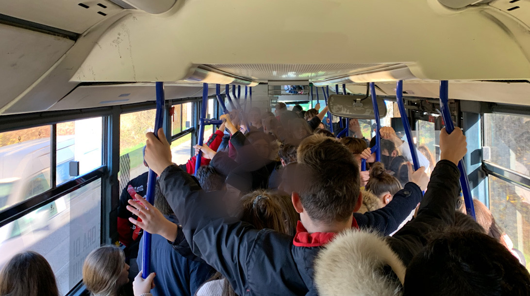 Pontedera, a scuola con una sciabola: denunciato