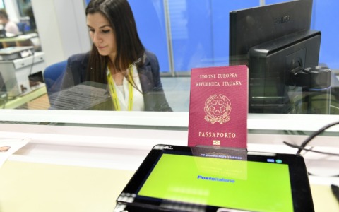 Poste italiane: il passaporto si può richiedere anche in 81 uffici della provincia di Novara
