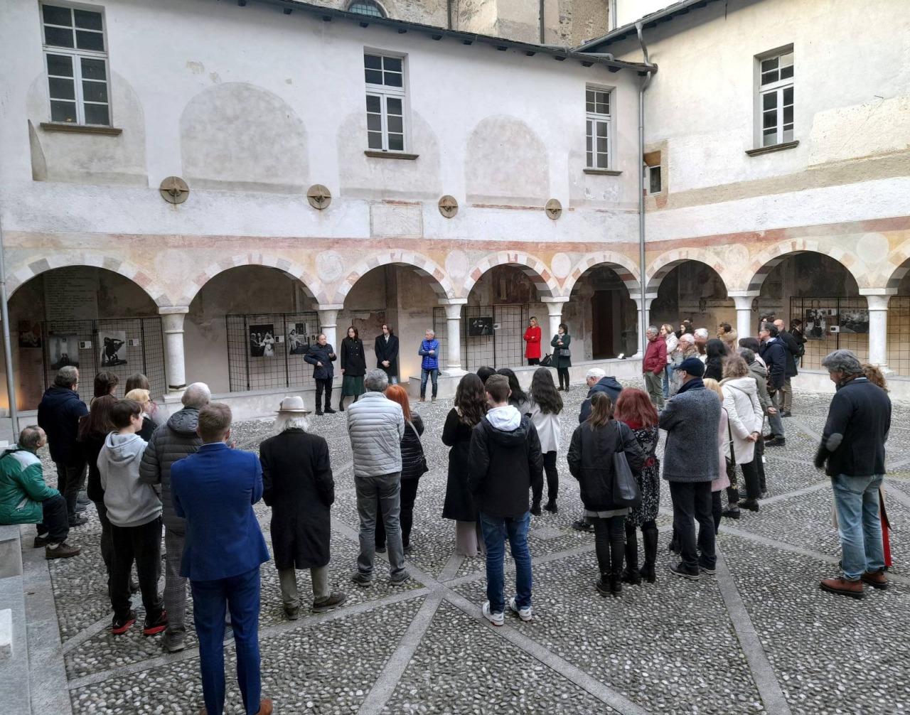 “Rapporto Infimo”, mostra e spettacolo teatrale, contro la violenza sulle donne