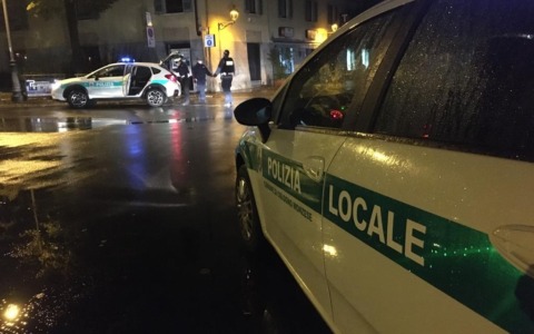 Restano gravissime le condizioni della 70enne investita da un anziano ubriaco alla guida