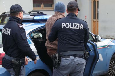 Richiede il permesso per protezione speciale ma viene arrestato ed estradato