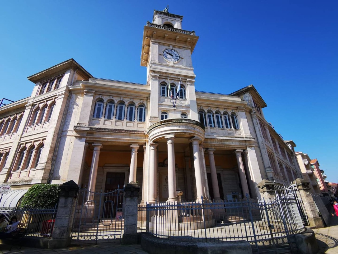 Riorganizzazione dei plessi scolastici a Sestri, opposizioni critiche verso l’amministrazione comunale