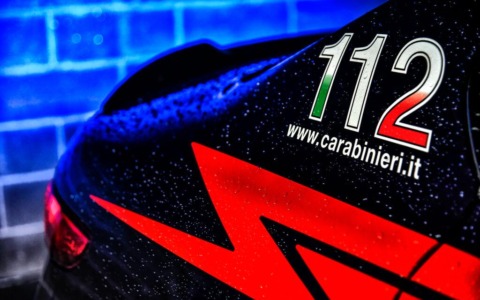 Rissa “per amore” tra 4 ragazze: aggredito anche un carabiniere