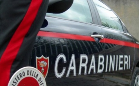 Ruba l’auto a un anziano al Pronto Soccorso: denunciato un finto parcheggiatore