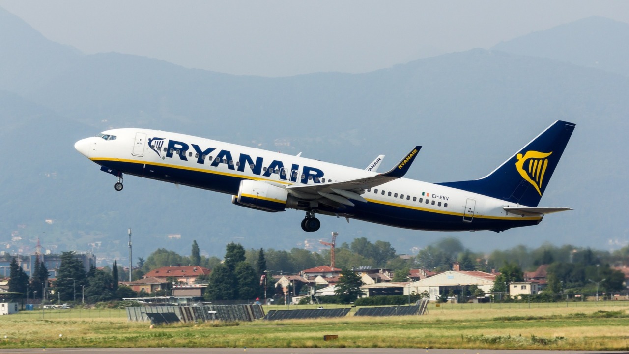 Ryanair e il messaggio “vietato ai maranza”: come un post ironico è diventato un caso virale