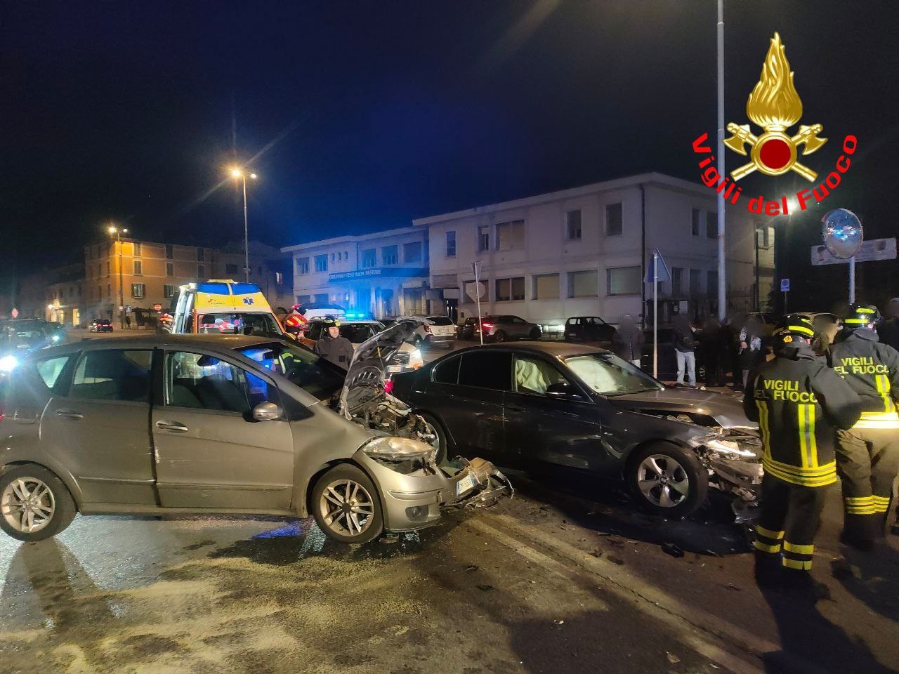 Scontro fra auto a Sarezzo, l’intervento dei Vigili del Fuoco