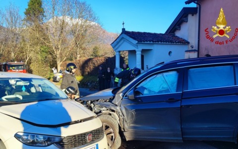Sedico, scontro tra due auto a Libano: sei persone coinvolte, tre sono minori
