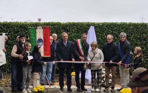Solza, inaugurato il monumento ai caduti sul lavoro