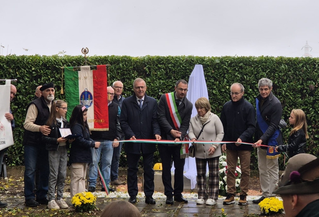 Solza, inaugurato il monumento ai caduti sul lavoro