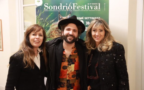 Sondrio Festival, prima serata da tutto esaurito al Teatro Sociale