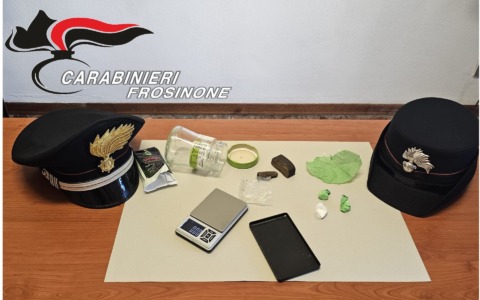 Spaccio e detenzione di droga, arrestato un 25enne