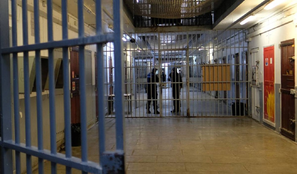 Tenta il suicidio in carcere; detenuto salvato dai poliziotti