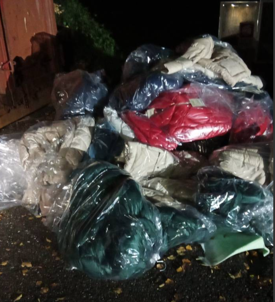 Tentano il colpo al centro logistico, le guardie giurate Sicuritalia li inducono alla fuga