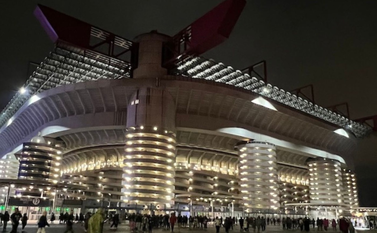 Tifosa 24enne della Norvegia denuncia molestia nei bagni di San Siro: indagato un addetto alle pulizie