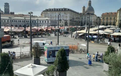 Torino, lite tra due uomini a Porta Palazzo