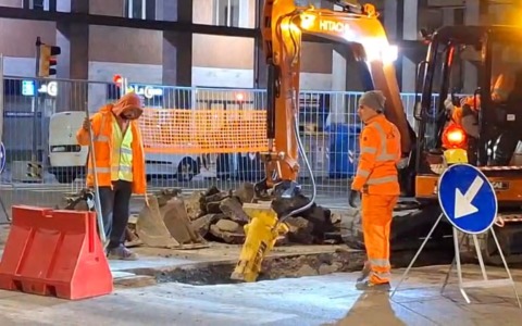 Tram, i cantieri non dormono mai: rumori fino a notte fonda, le segnalazioni dei residenti