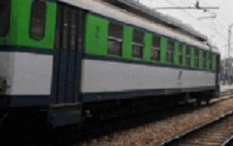 Treni, la richiesta di un genitore: “Si mettano bus sostituivi per sopperire ai continui disagi!”