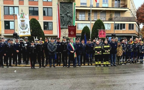 Treviglio si ferma per ricordare i suoi caduti e rinnova l’appello alla pace