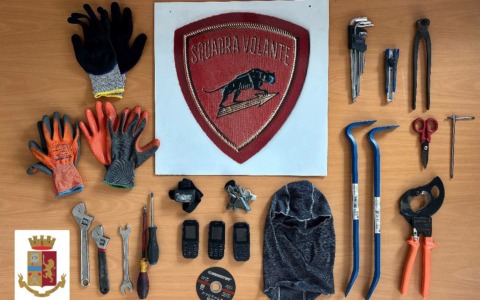 Trio di ladri in trasferta con attrezzi da scasso fermato dalla Polizia