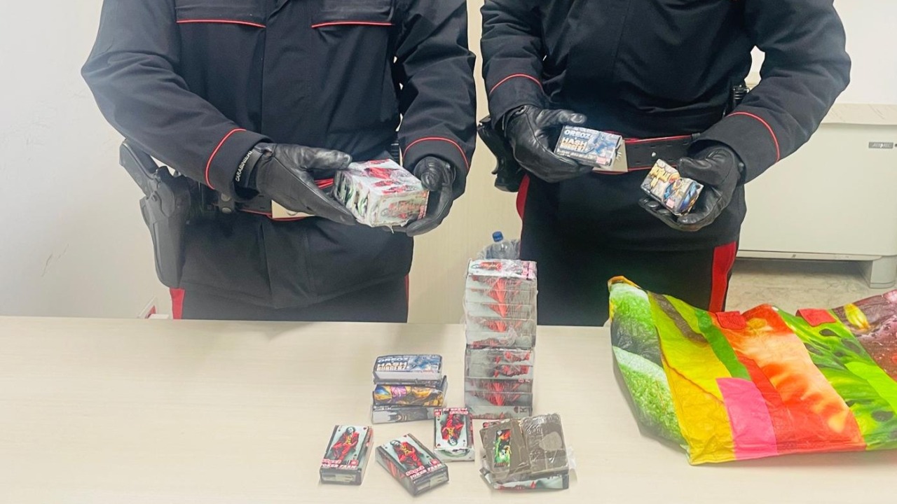 Trovato con due chili di hashish nella Fiat 500, arrestato giovane di 22 anni