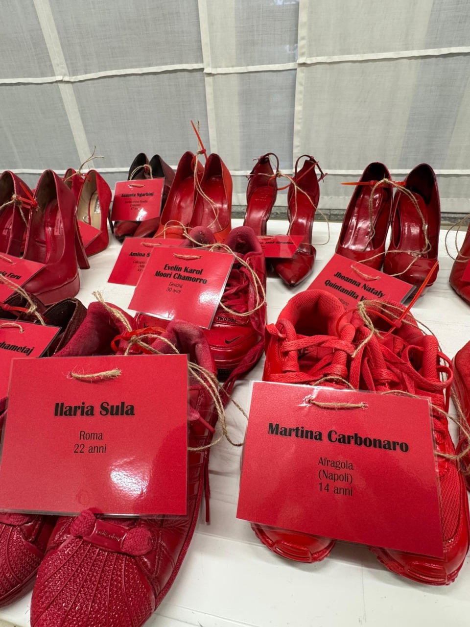 Un’installazione diffusa per la Giornata internazionale per l’eliminazione della violenza contro le donne