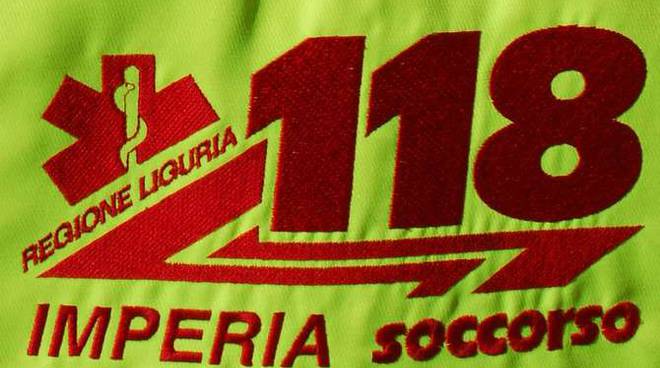 Ventiduenne accoltellato all’addome in piazza Duomo a Imperia