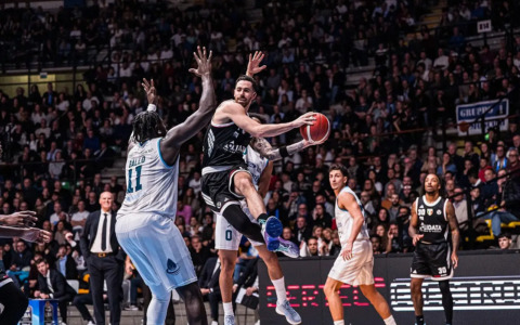 Virtus corsara a Cantù: 77-89