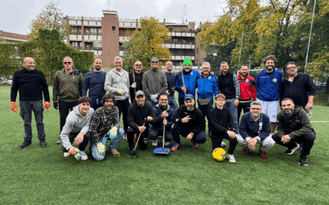 Volontari all’opera nell’area sportiva di via Poerio a Novara