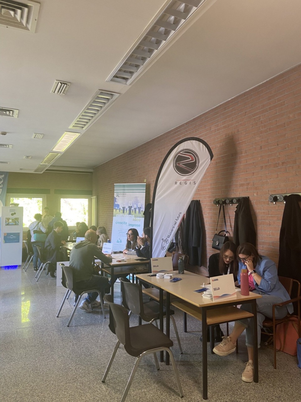 Wooooow e IoLavoro, saloni divisi, scoppia la polemica