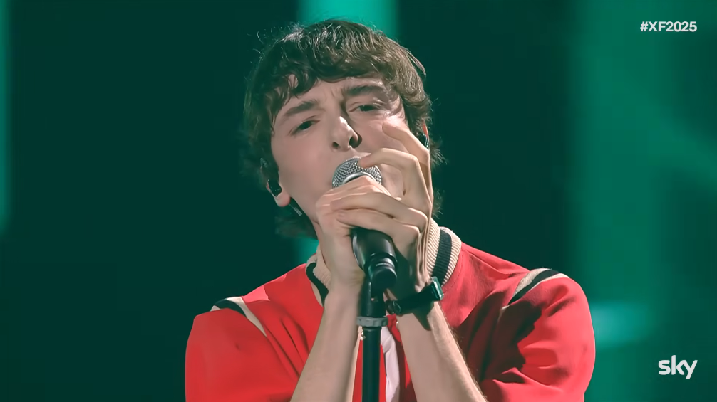 X-Factor 2025, il talento veneziano Tomasi continua a brillare: il riepilogo del suo percorso fino al quarto live