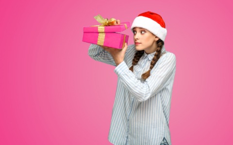 A Grosseto il Natale del 2025 non rinuncia ai regali: un’analisi sui consumi