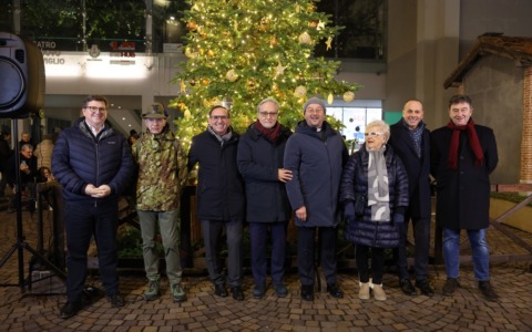 A Treviglio il Natale si illumina con l’albero targato Bcc Carate Treviglio