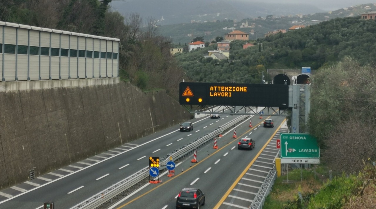 A12, chiusure e limitazioni notturne
