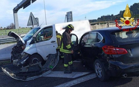 A14 chiusa per tamponamento tra 4 mezzi: traffico in tilt a Grottammare