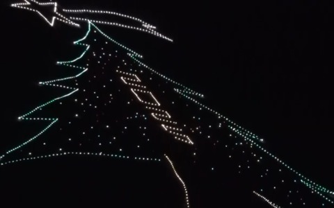 Acceso l’albero di Monte Sammucro. Nel 2002 è entrato nel guinness dei primati