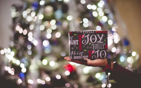 Alessandria promuove le botteghe della città: in centro il “Xmas Photobus” con Babbo Natale