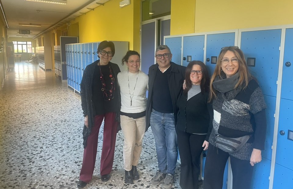 Alla scuola Elsa Savio arrivano i nuovi armadietti: più autonomia e zaini meno pesanti