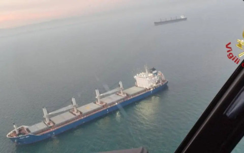 Allarme a largo di Malamocco: principio d’incendio su un mercantile di rottami ferrosi