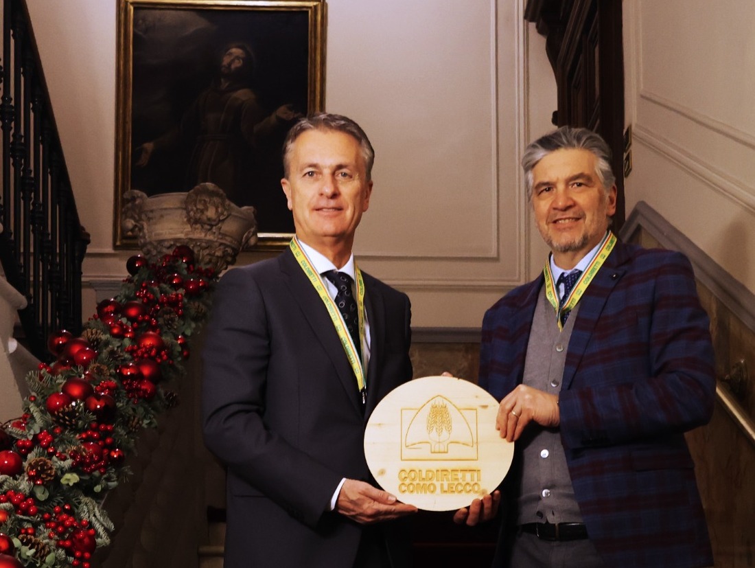 Anche quest’anno il benvenuto per le feste in Prefettura  è con lo scalone allestito da Coldiretti Como Lecco