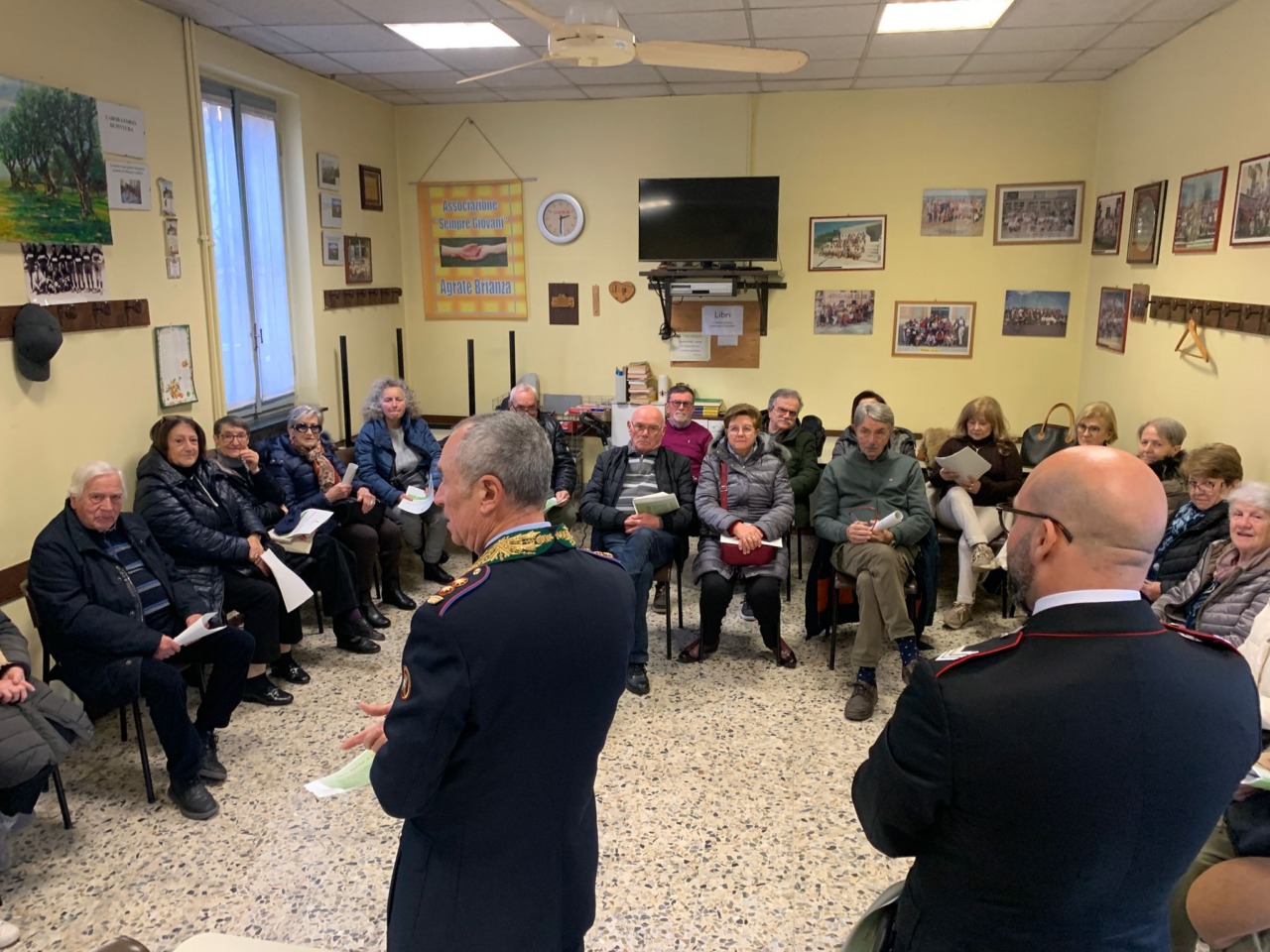Anziani a lezione antitruffe con Polizia locale e Carabinieri
