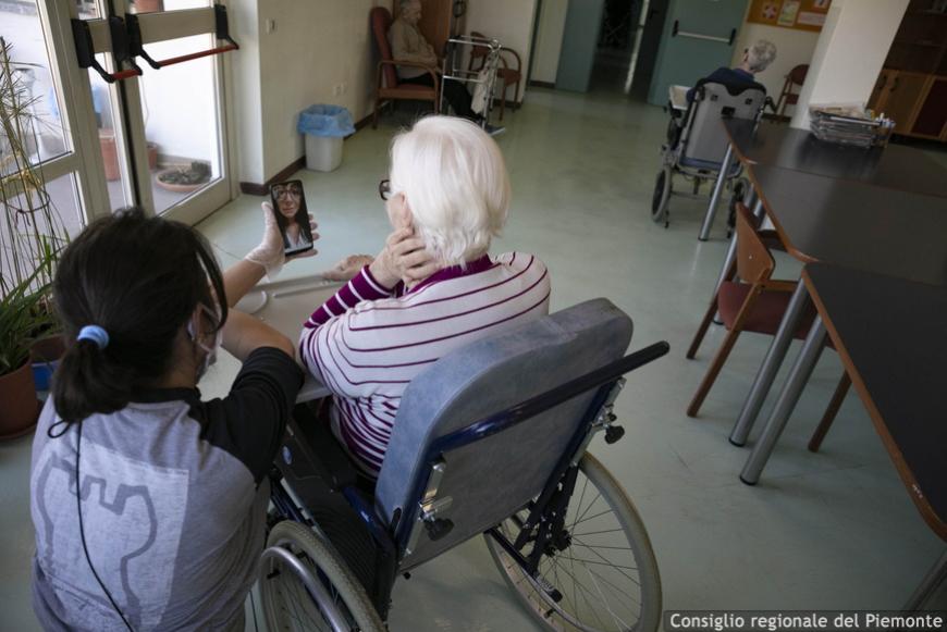 Approvata in Piemonte la legge che valorizza tutori volontari e amministratori di sostegno