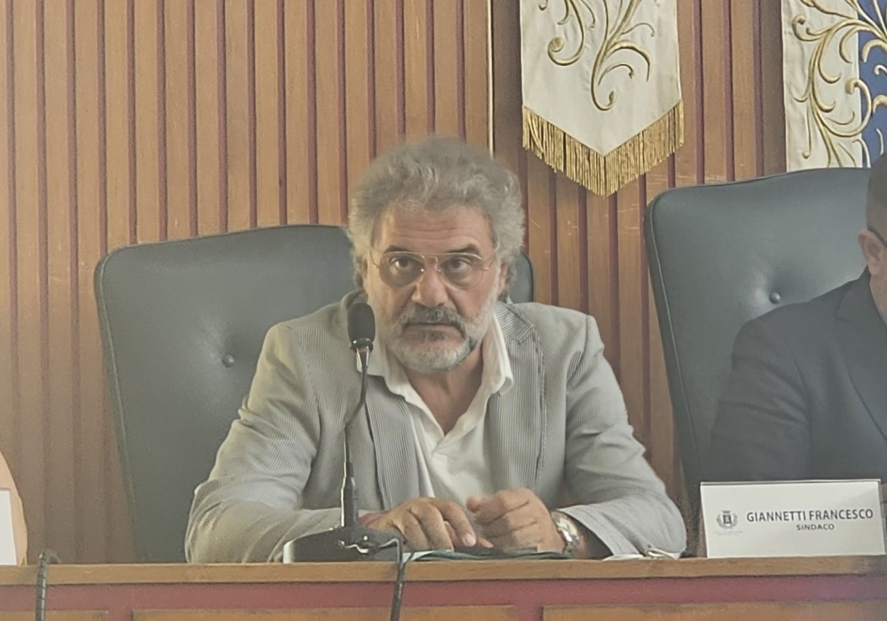 Arresti, la Prefettura sospende De gregorio. Il Sindaco Giannetti: “Si dimetta”