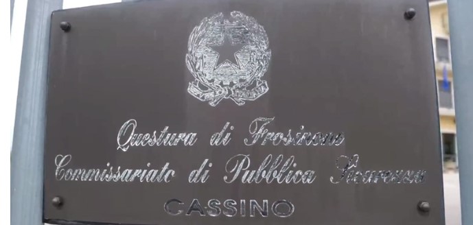 Atti persecutori ed estorsione, arresti domiciliari per un uomo di 43 anni