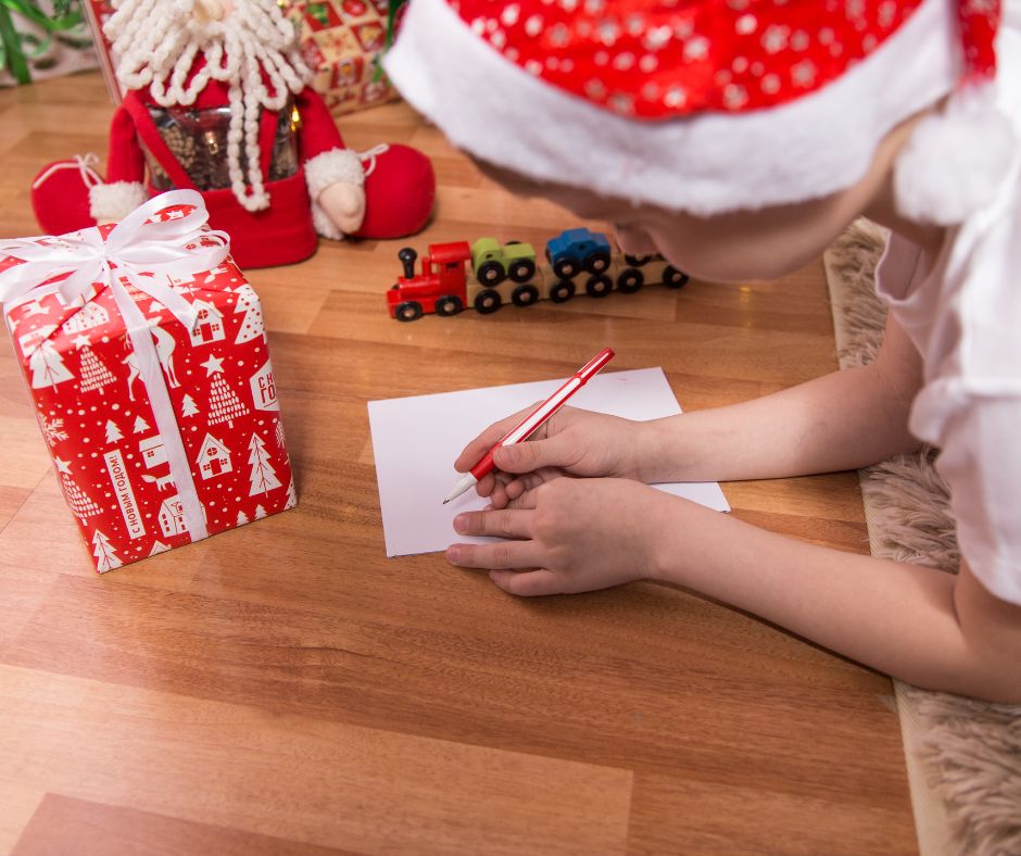 Bambini di Viterbo scrivono a Babbo Natale: speciale iniziativa all’ufficio postale